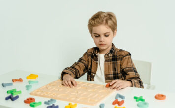 เกมสำหรับเด็กอนุบาล 3-5 ขวบ: แค่ ‘เล่น’ หรือ ‘สร้าง’ ตัวตน? เกมสำหรับเด็กอนุบาล 3-5 ขวบ: แค่ 'เล่น' หรือ 'สร้าง' ตัวตน?